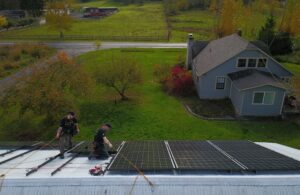 techs-on-roof-installing-solar-panels