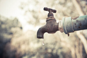 dripping-outdoor-faucet